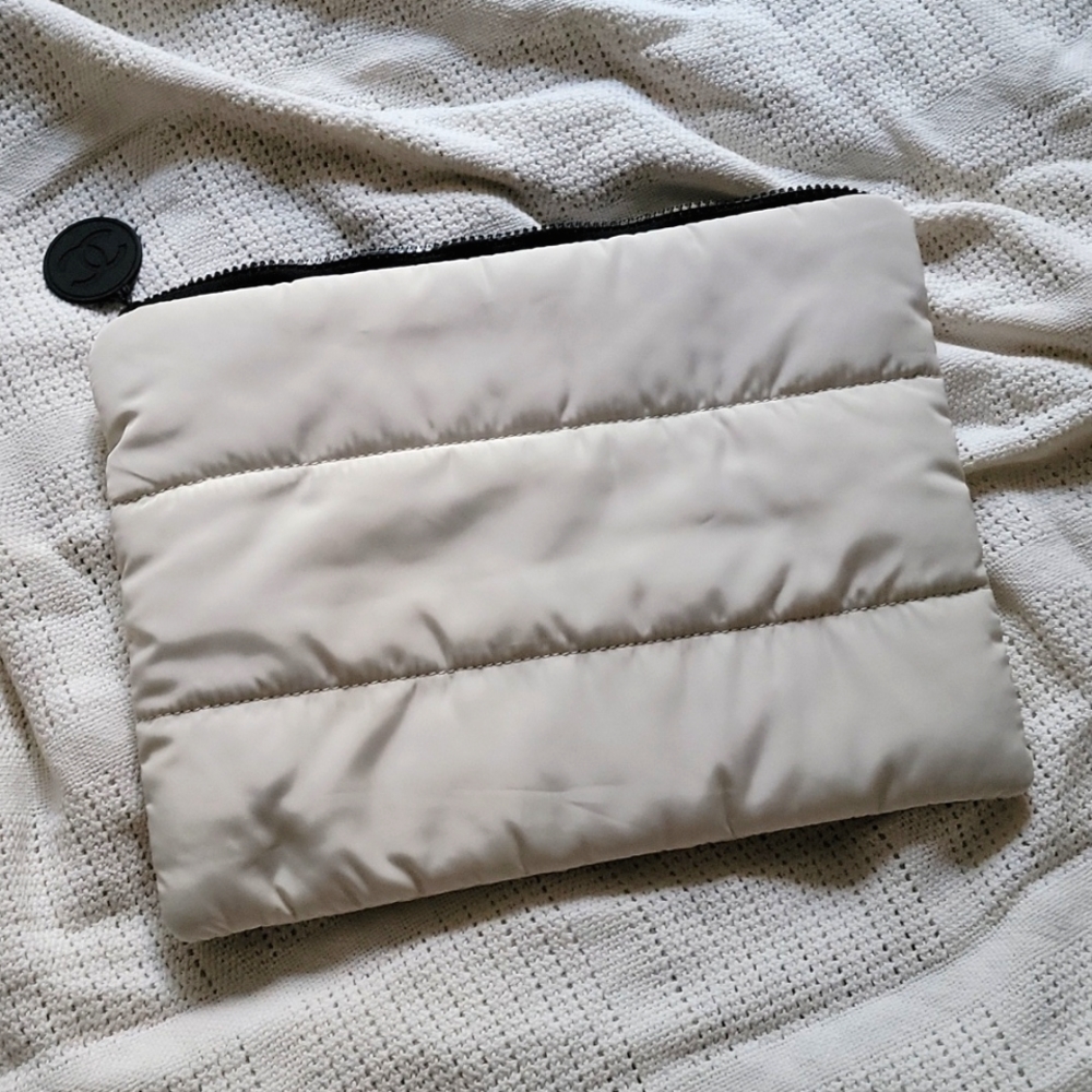 Chanel Cream Taupe Nude Puffy Nylon Carryall Makeup Bag Toiletry Pouch C… - Picture 4 of 10